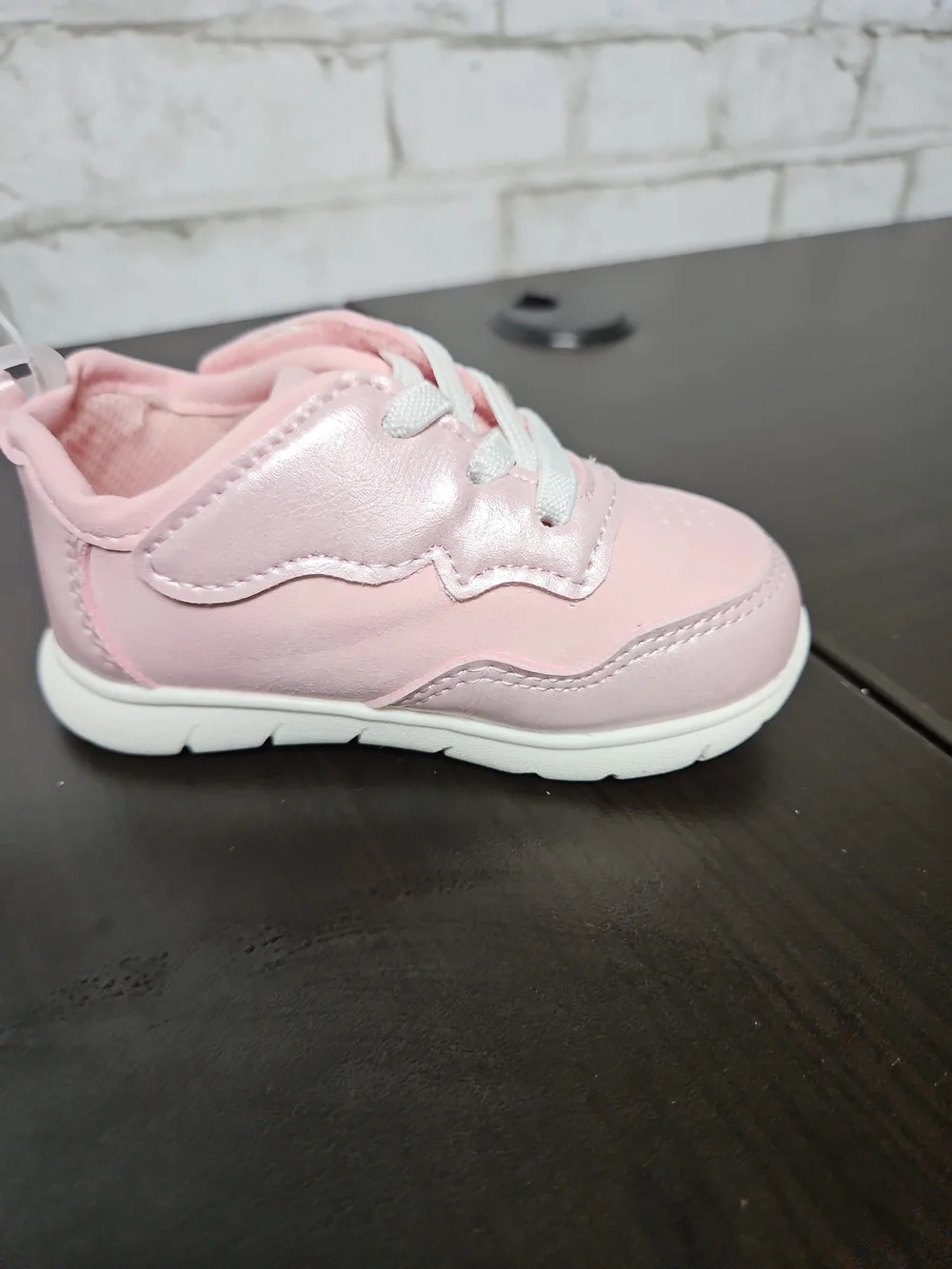 Carter's Baby Sneakers Pink With Multi Color Hearts Size 4 NWT Elastic Laces